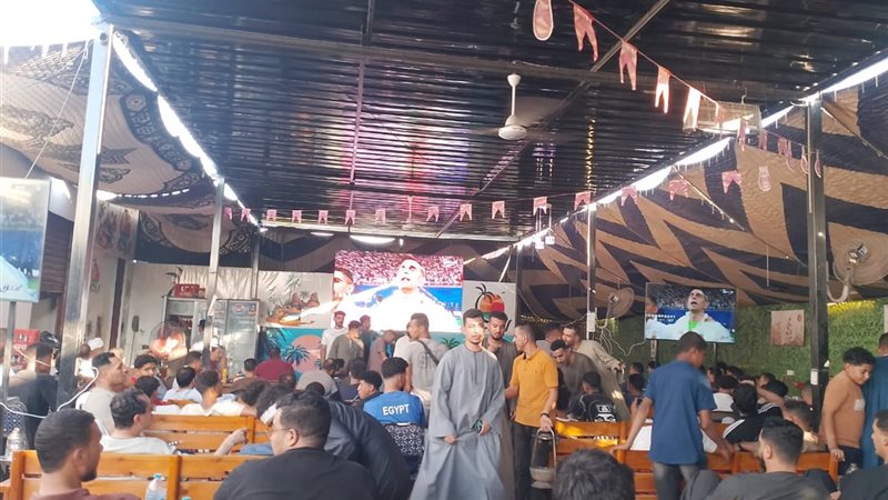 شاهد، فرحة أبناء سوهاج تجتاح المقاهي بعد هدفي مصر على الأرجنتين