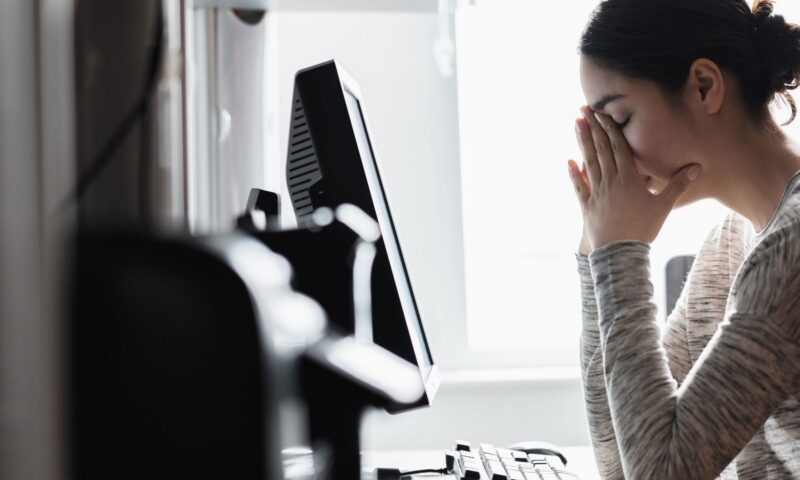أسباب الدوخة..ما هو علاج هذه الحالة في المنزل؟