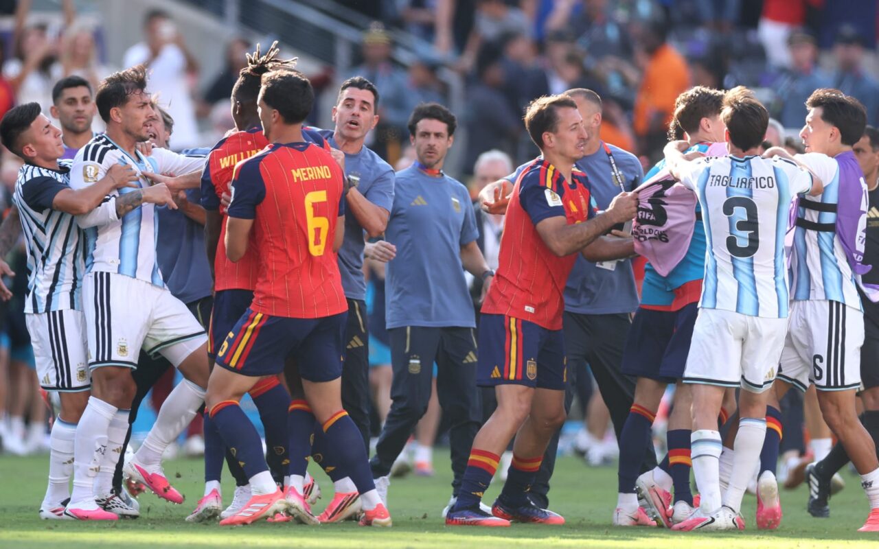 “فيفا” يفتح إجراءات تأديبية ضد الاتحاد الأرجنتيني بعد “انتهاكات محتملة” في المونديال