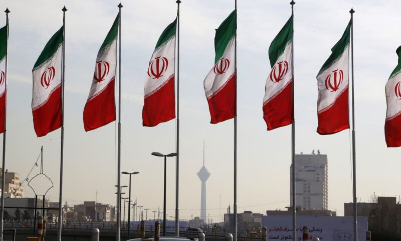 إيران تعلن مقتل عناصر من “الحرس الثوري” في الغارات الأمريكية السعودية على العراق