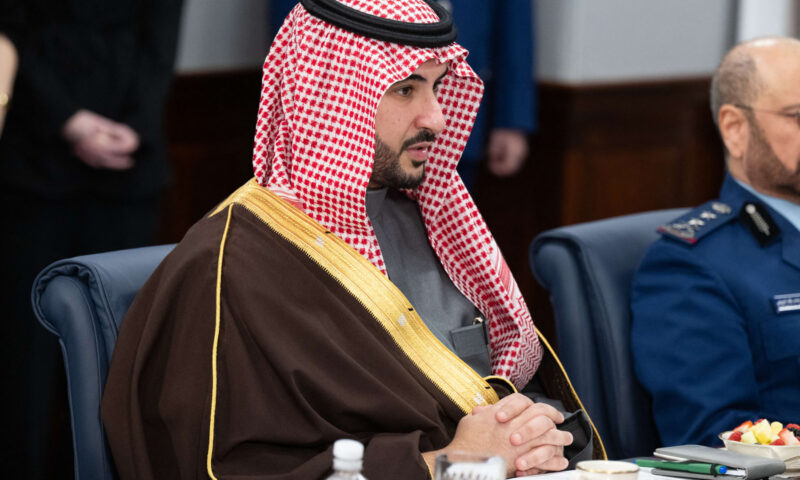 وزير الدفاع السعودي يلتقي نائب ترامب عقب الضربة المشتركة على العراق.. ومصادر تكشف لـCNN التفاصيل