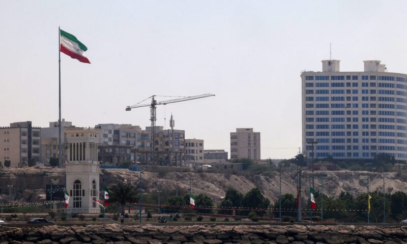 إعلام إيراني يعرض مشاهد لأضرار في جزيرة قشم بعد الضربات الأمريكية