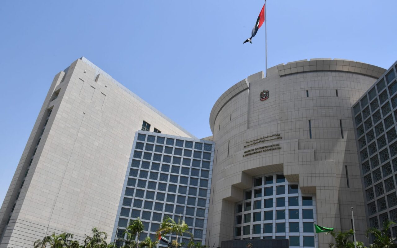 أول تعليق إماراتي بعد الضربات الأمريكية السعودية في العراق