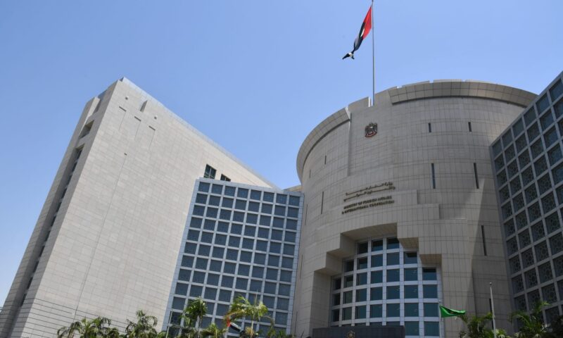 أول تعليق إماراتي بعد الضربات الأمريكية السعودية في العراق