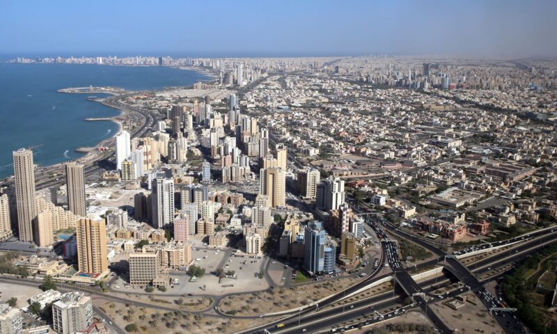 جيش الكويت يعلن اعتراض طائرات مسيّرة إيرانية حاولت استهداف منشآت عسكرية