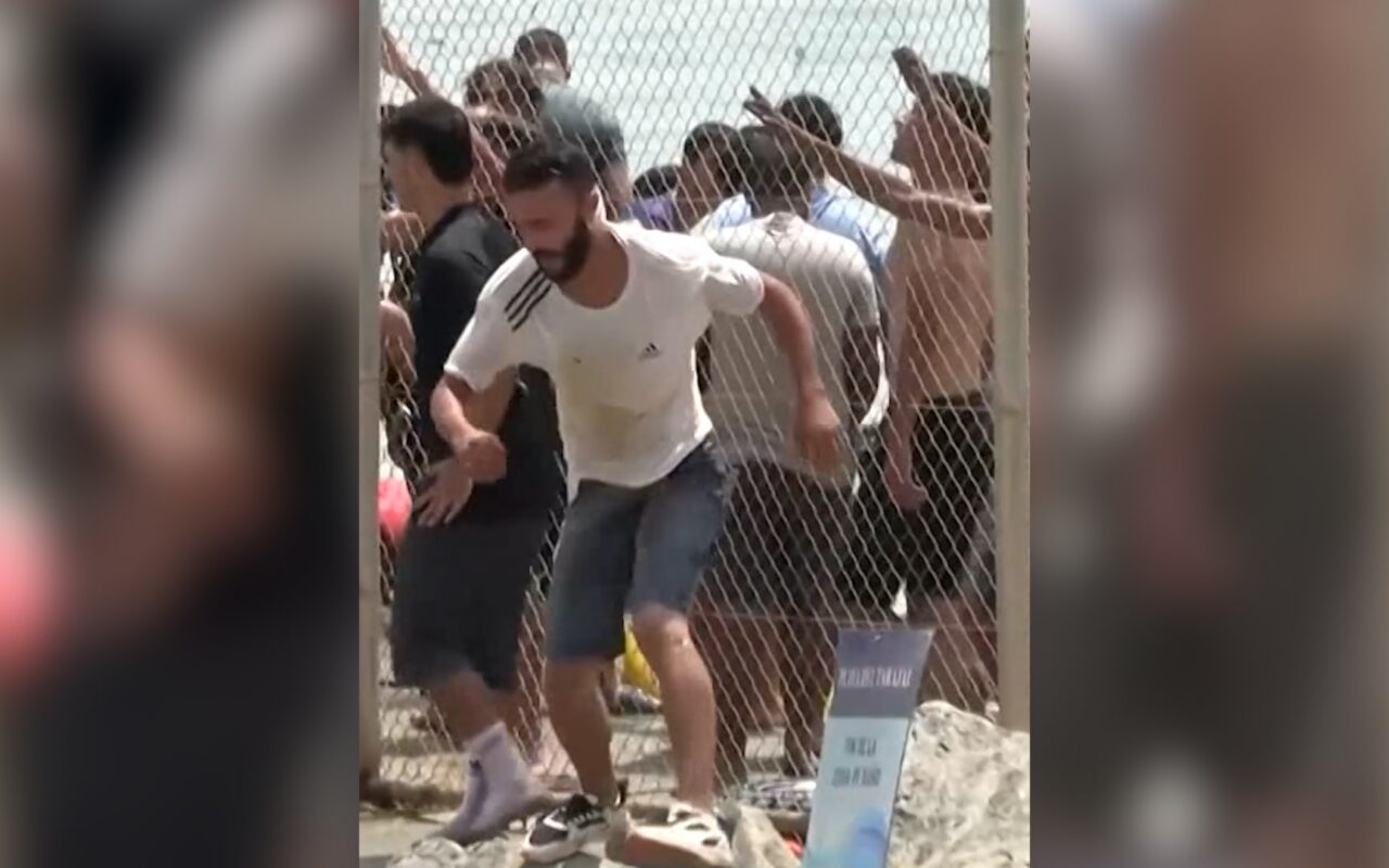 مهاجر مقيم في إسبانيا يصف رحلة عبور عشرات الآلاف إلى “سبتة”