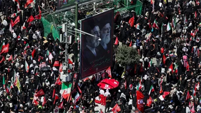 التلفزيون الإيراني: خامنئي يوارى الثرى بمثواه الأخير في مشهد