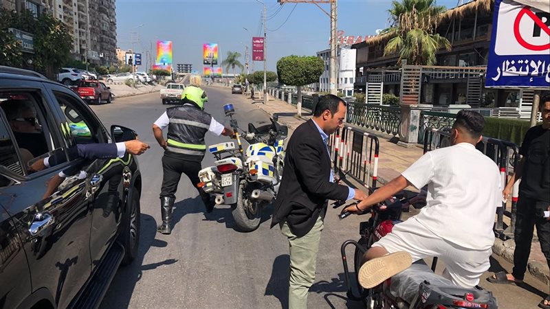 خلال جولته الميدانية، محافظ الدقهلية يأمر بالتحفظ على دراجة نارية مخالفة
