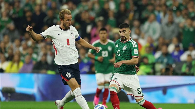 كينيونيس يقلص الفارق لمنتخب المكسيك أمام إنجلترا
