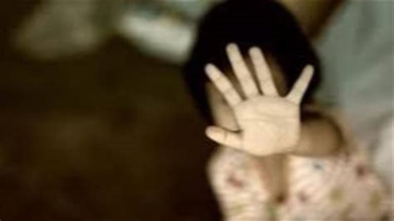 أب يعذب ابنته انتقامًا من طليقته بعد زواجها من آخرفى الدقهلية
