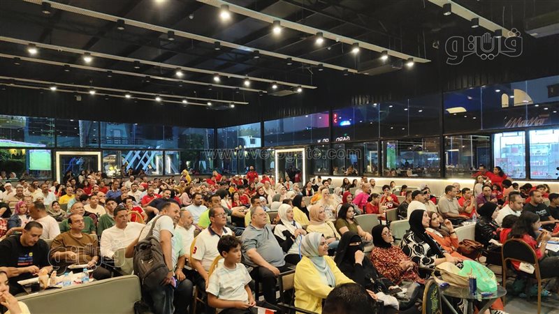 البورسعيدية على أعصابهم خلال مشاهدة مباراة مصر وأستراليا في كأس العالم (فيديو وصور)