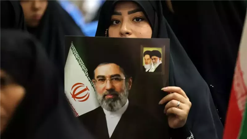 مصادر إيرانية: مجتبى خامنئي يتعافى من إصابته لكنه لم يستعد عافيته