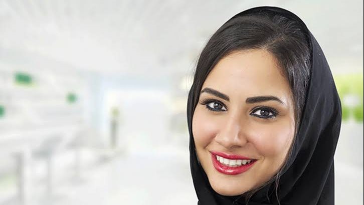 هل يجوز للمرأة قص شعرها مثل الرجال؟.. أمينة الفتوى تجيب