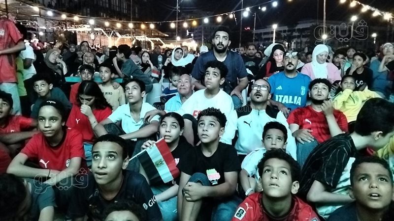 أهالى الإسماعيلية كلهم في الشارع لمتابعة مباراة منتخب مصر وأستراليا(فيديو)