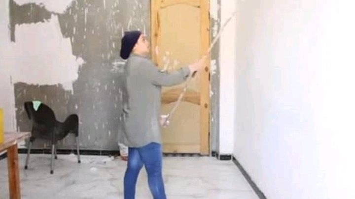 هل يصح وضوء النقاش مع وجود بقايا الدهان على يديه؟ دار الإفتاء تجيب