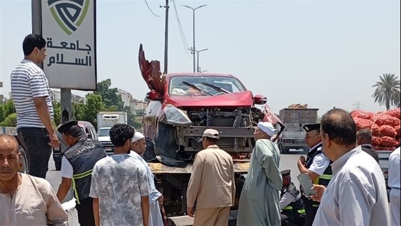 إصابة 3 أشخاص إثر سقوط عمود إنارة على سيارة بالطريق الزراعي بالغربية (صور)