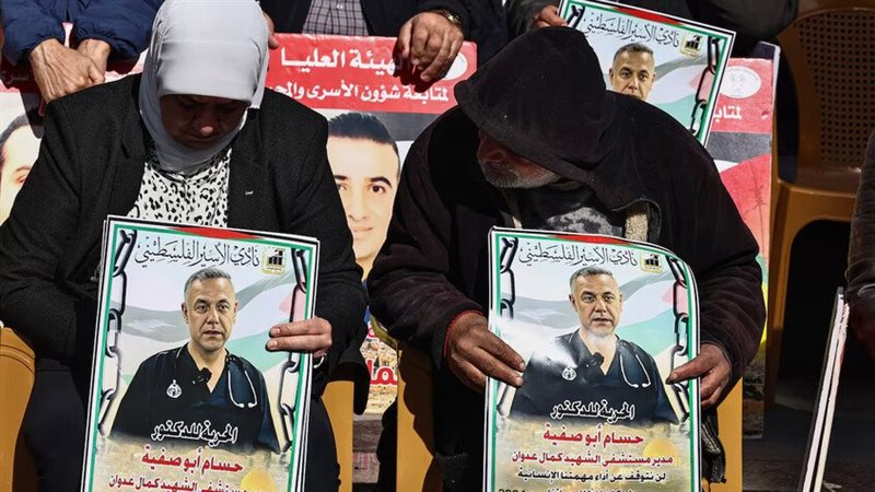 هآرتس: حسام أبو صفية في خطر ويتعرض للإغماء يوميا نتيجة التعذيب العنيف في سجن “نيتسان”