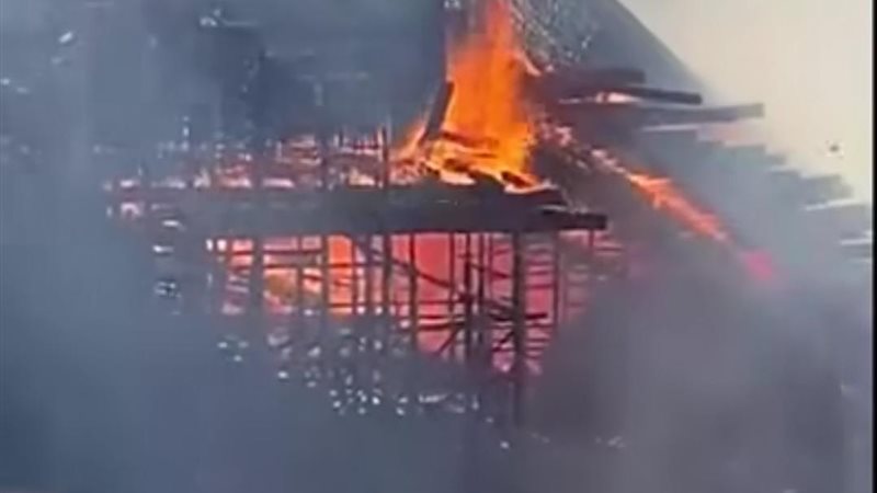 حريق في كوبري البصرة تحت الإنشاء بالعامرية غرب الإسكندرية (صور)