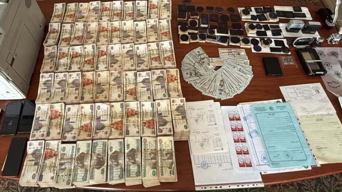 جمعت 26 مليون جنيه.. سقوط عصابة تستهدف المقبلين على الزواج في مصر