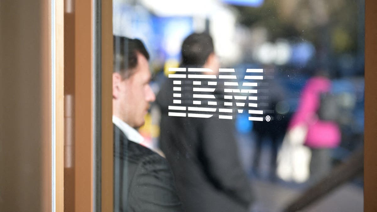 العقود الآجلة لمؤشر داو جونز تتراجع 0.8% بعد نتائج IBM المخيبة