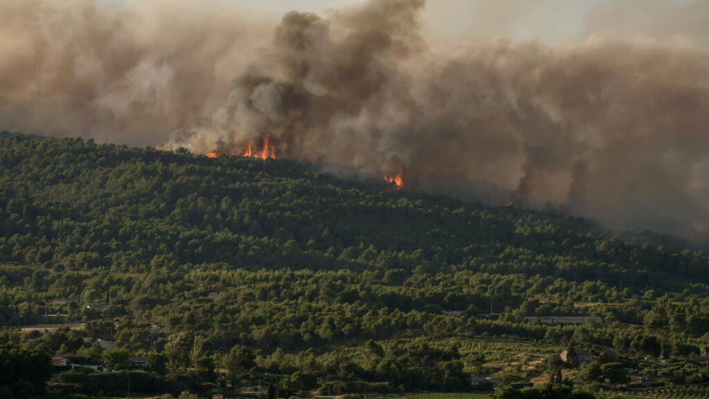 فرنسا: إجلاء آلاف الأشخاص جراء حرائق الغابات في جنوب غرب البلاد