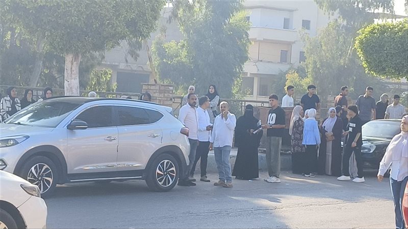 مراجعة نهائية لطلاب الثانوية العامة بالدقهلية أمام اللجان قبل بدء امتحان الإنجليزي (فيديو)