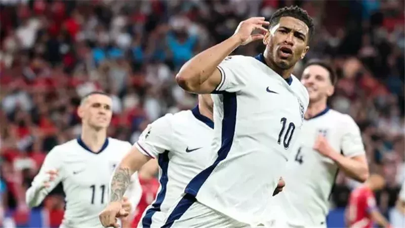 بعد ثنائيته أمام النرويج، بيلينجهام يجاور بيليه في تاريخ كأس العالم