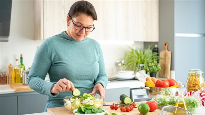 خطة غذائية للنساء بعد الأربعين لدعم إنقاص الوزن
