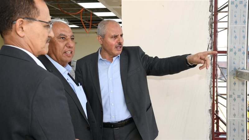 رئيس جامعة القناة يتابع سير العمل بمبنى كلية الألسن الجديد
