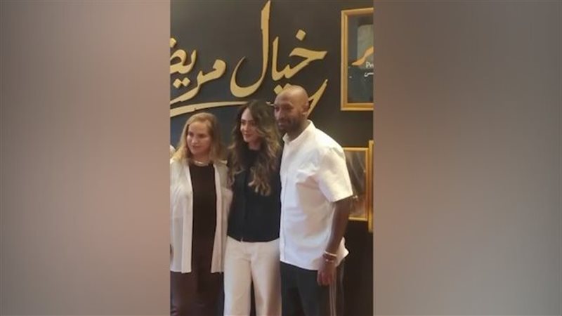 لبلبة وشيكابالا وطه دسوقي في العرض الخاص لمسرحية “خيال مريض” (فيديو)