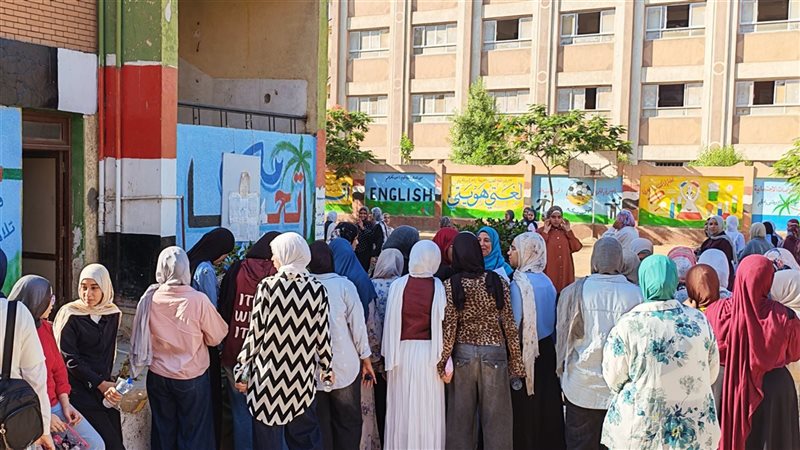 الموبايل والسماعات ممنوعة، إجراءات مشددة بلجان الثانوية العامة بالغربية قبل امتحان الإنجليزي (فيديو)