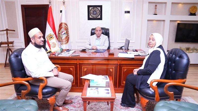 تعاون بين وزارة العمل وطائفة البهرة لتسريع مشروعات ترميم المساجد الأثرية