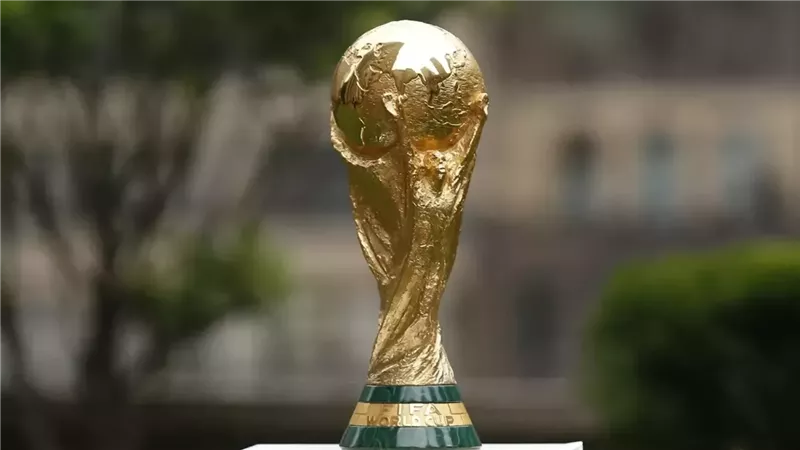 بين ترحيل الحكام وتخفيف العقوبات، من يدير كأس العالم 2026 “الفيفا” أم أمريكا؟