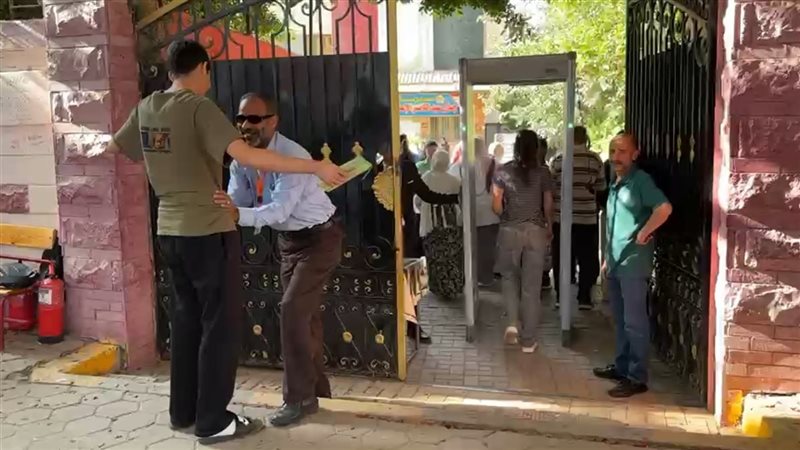 خد رايح فين، إيقاف طالب ثانوي حاول دخول امتحان “الإنجليزي” دون تفتيش بالدقي (فيديو)