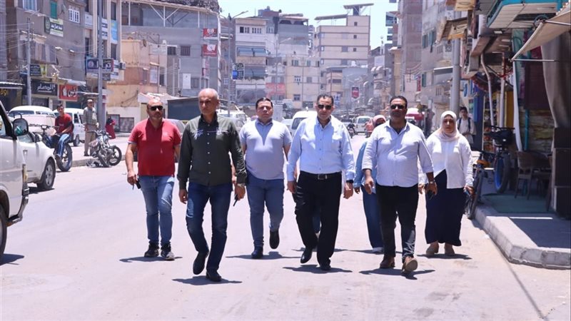 جولة ميدانية لمحافظ دمياط في عزبة البرج لمتابعة جودة الخدمات المقدمة للمواطنين