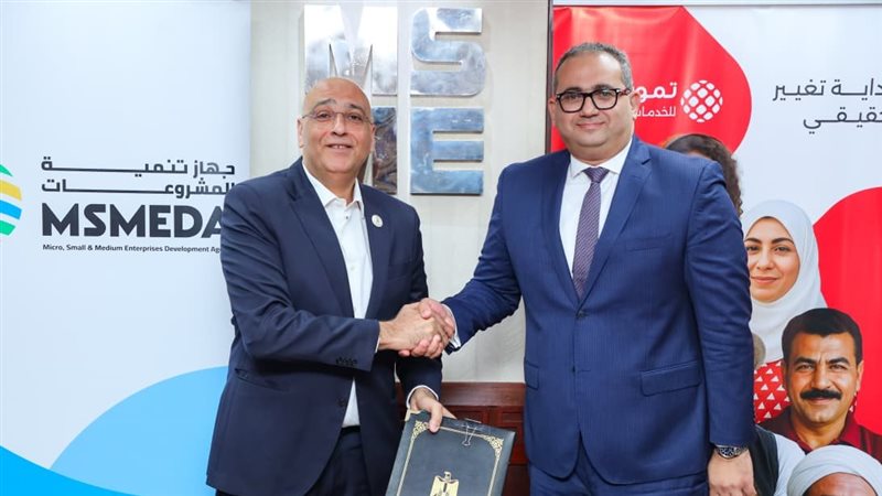 تنمية المشروعات يوقع عقدين مع إحدى الشركات بقيمة 350 مليون جنيه