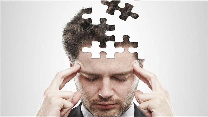 عادات تضعف الذاكرة والتركيز، والحل في 7 أطعمة تدعم صحة المخ