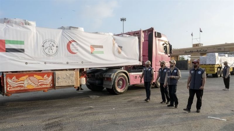 دخول 5 قوافل مساعدات إماراتية إلى قطاع غزة