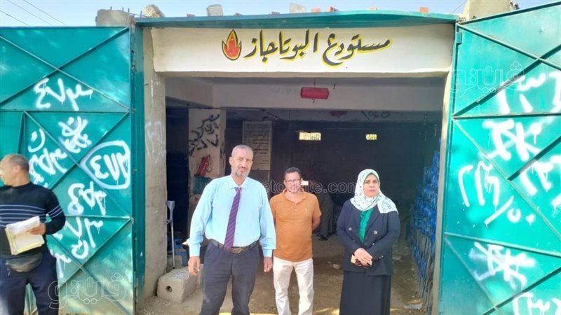 تموين الوادي الجديد يفحص شكوى مواطنة بشأن أسطوانات البوتاجاز بالفرافرة