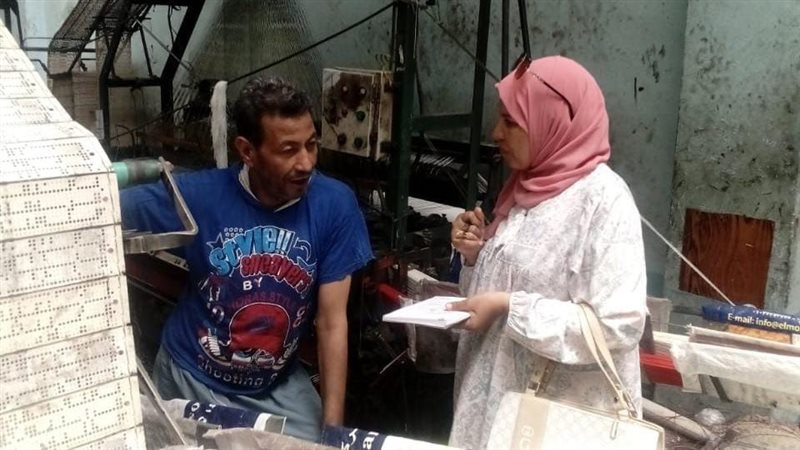 محافظ قنا: لجان مشتركة من مديرية العمل والتأمينات لمراجعة مواقف العمال بالمناطق الصناعية (صور)