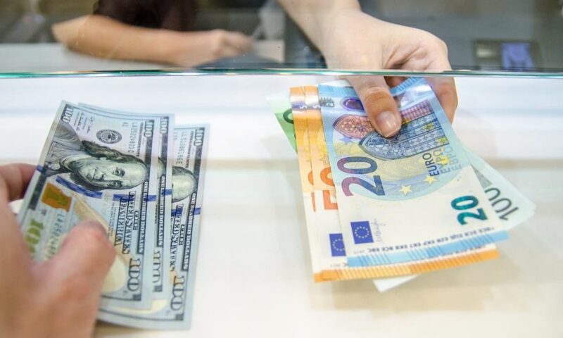 هبوط الدولار بعد تثبيت “الفيدرالي” لأسعار الفائدة