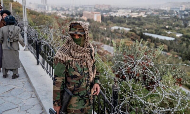 مقتل قاضٍ وحارسه برصاص مسلحين في باكستان