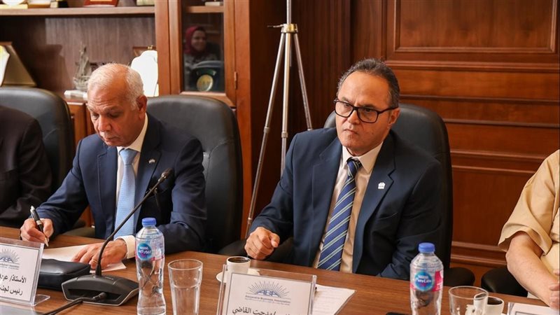 “رجال أعمال إسكندرية” و”الرقابة على الصادرات” تبحثان تطوير منظومة التجارة الخارجية وتعزيز تنافسية الاقتصاد