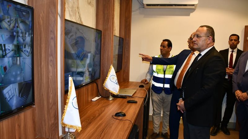 وزير التعليم العالي ورئيس جامعة العاصمة يفتتحان غرفة العمليات المركزية