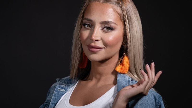 أحمد الشرع يعين الفنانة روزينا لاذقاني ضمن الثلث المكمل لمجلس الشعب السوري