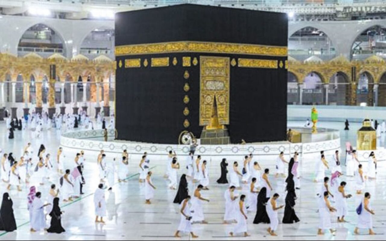 غرفة شركات السياحة تخطر أعضاءها بضوابط العمرة بعد اعتمادها من الوزير