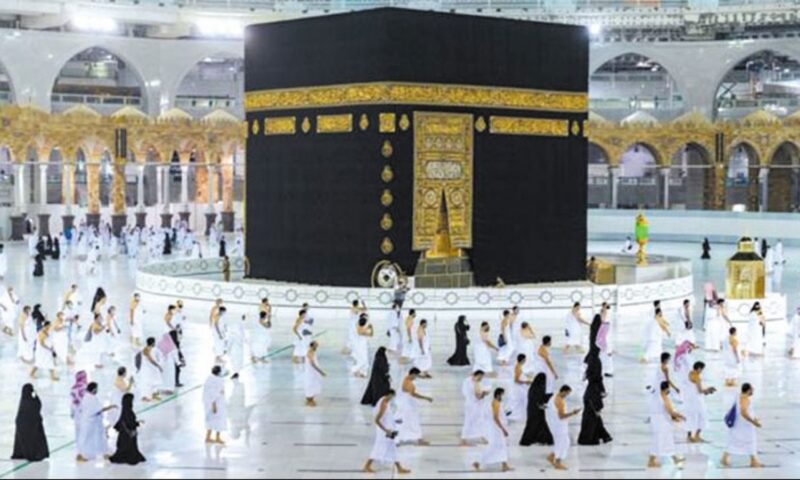 غرفة شركات السياحة تخطر أعضاءها بضوابط العمرة بعد اعتمادها من الوزير