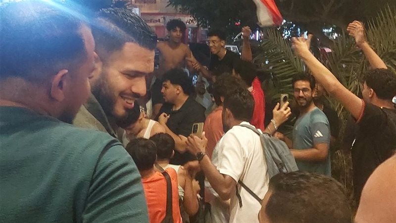 أهالي الإسكندرية يحتفلون بتأهل منتخب مصر لدور الـ 16 في الشوارع (صور)