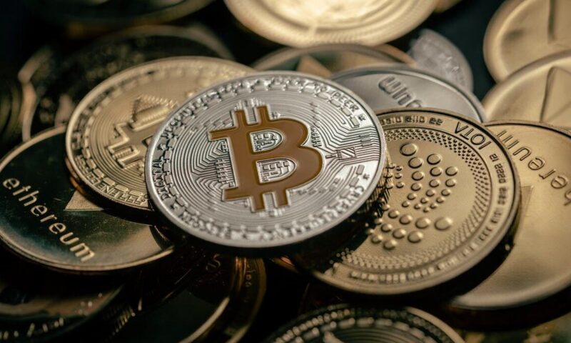 “X – Pay”: سوق الكريبتو يواجه ضغوط الفيدرالي وغموض التشريعات