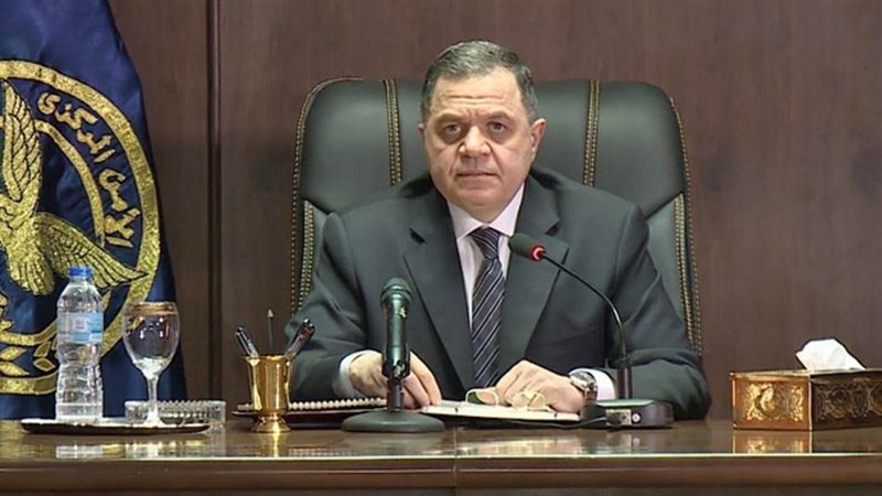 لدواعٍ تتعلق بالصالح العام.. وزير الداخلية يقرر إبعاد مواطن غاني خارج البلاد